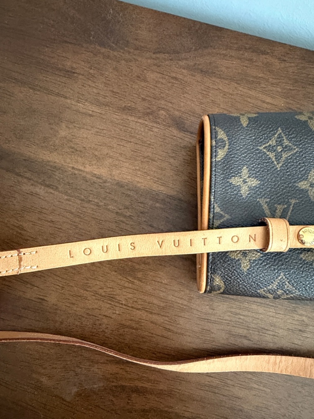Louis Vuitton Monogram Crossbody in Brown with Vachetta Trim - Picture 2 of 12